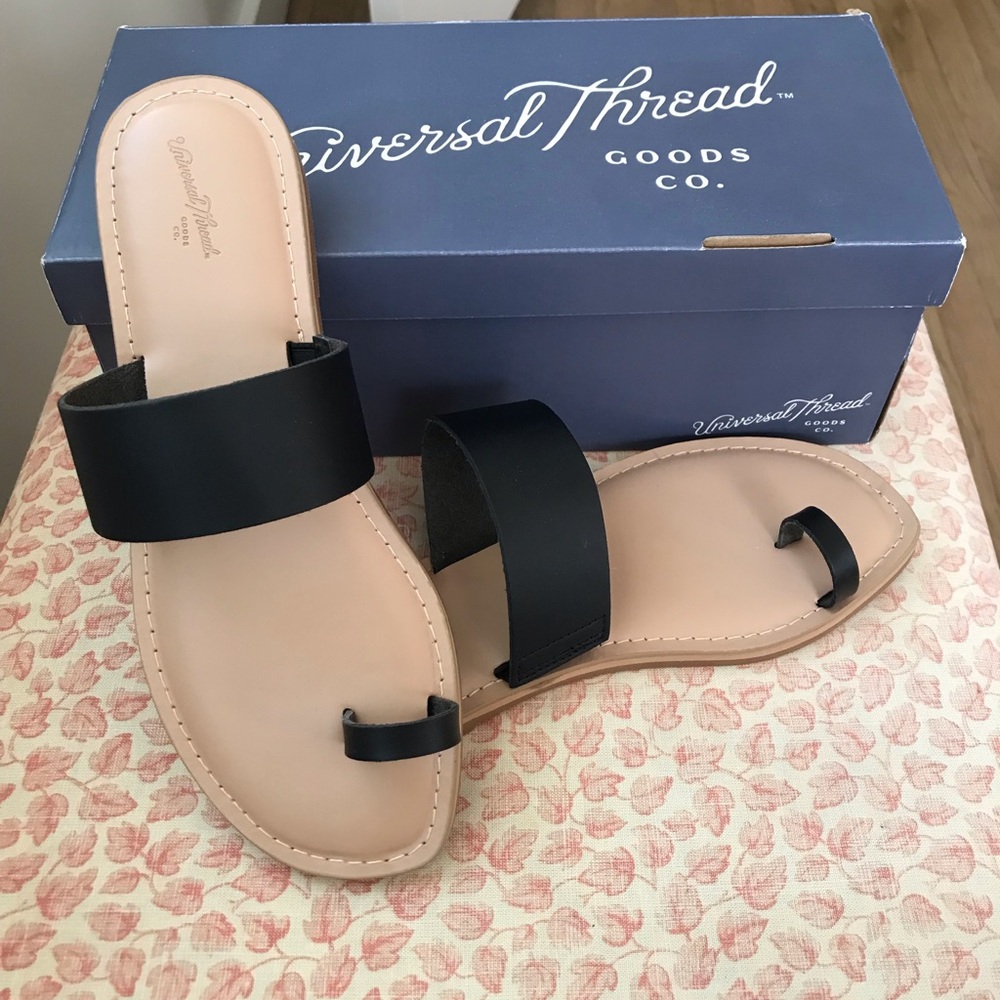 Universal Thread Black Two-Strap Toe Ring Slide Sandals